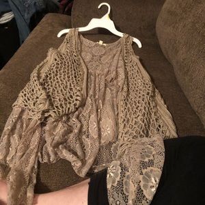 So super cute tan/cream waterfall vest boutique